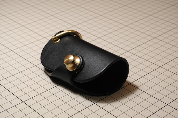 意大利皮革鑰匙包智能鑰匙兼容黃銅硬件黑色 第1張的照片