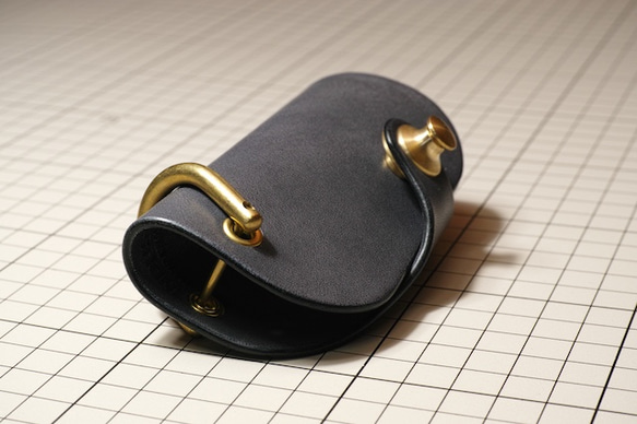 意大利皮革鑰匙包智能鑰匙兼容黃銅金屬配件灰色 第4張的照片