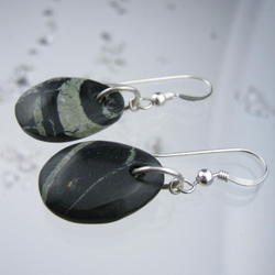 イルカのいる海  naked_luna_ear11 ラリマー ピアス　SILVER Black Larimar ブラック 2枚目の画像