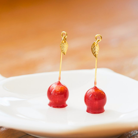 りんご飴のピアス○japanese red―紅飴 ピアス（フック・チェーン