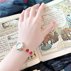 Abigail: 紅色漸變水晶玻璃手鍊腕錶 LI090 第2張的照片
