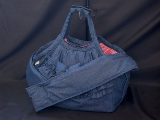 受注製作　Ｌサイズ　小型犬用スリング、手提げ２ウェイフリル付きやわらかデニムキャリーバッグ