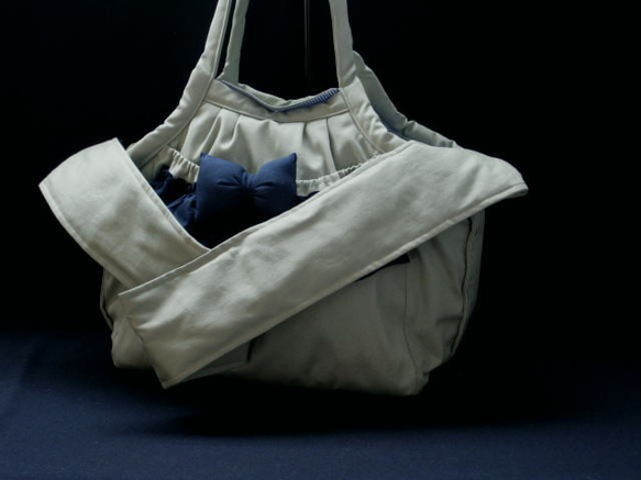 受注製作　ＬＬサイズ　肩ベルト１００センチ　フリル付き　小型犬用スリング　ショルダー兼用２ウェイ紀州帆布キャリーバッグ　 3枚目の画像