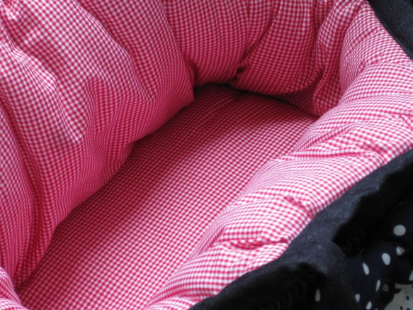 受注製作　Ｍサイズ　小型犬用　手作りフリル付　デニム手提げキャリーバッグ　赤いギンガム 8枚目の画像