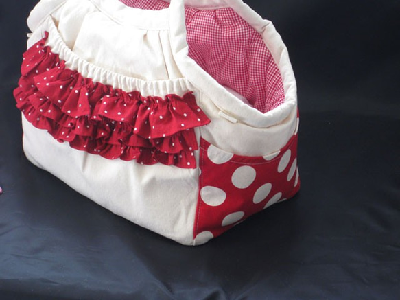 Ｍサイズ　小型犬用　手作り中綿入りフリルふわふわ帆布キャリーバッグ　赤いギンガム 4枚目の画像