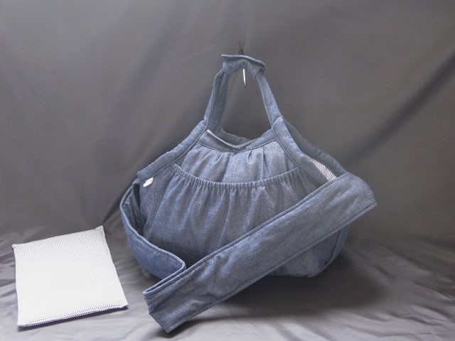 受注製作　Ｍサイズ　肩ベルト付き　小型犬用スリング、手提げ２ウェイデニムキャリーバッグ　紺ギンガム