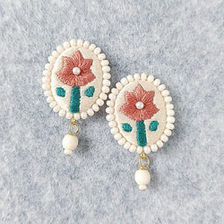 Petit Yura Flower &lt;珊瑚&gt; 刺繡耳環 / 耳環 第6張的照片