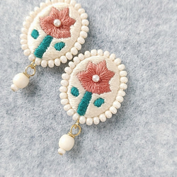 Petit Yura Flower &lt;珊瑚&gt; 刺繡耳環 / 耳環 第7張的照片