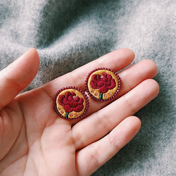 毛un &lt;Bordeaux&gt;刺繡耳環/耳環 第3張的照片