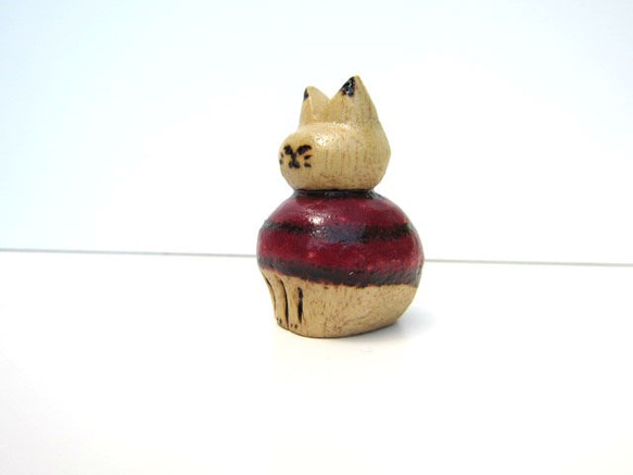 木彫りで猫 2枚目の画像