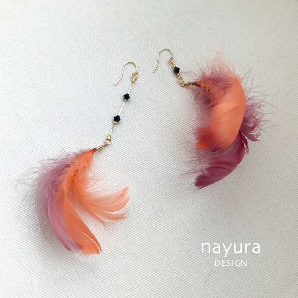 14KGF feather + Swarovski beads asymmetric earrings. 第2張的照片