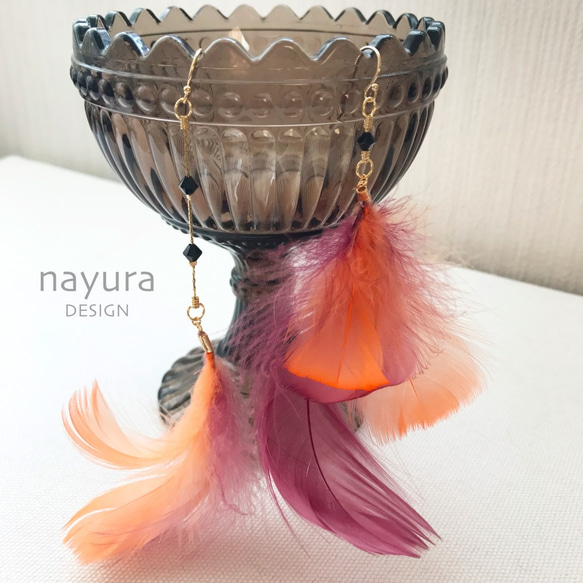 14KGF feather + Swarovski beads asymmetric earrings. 第3張的照片