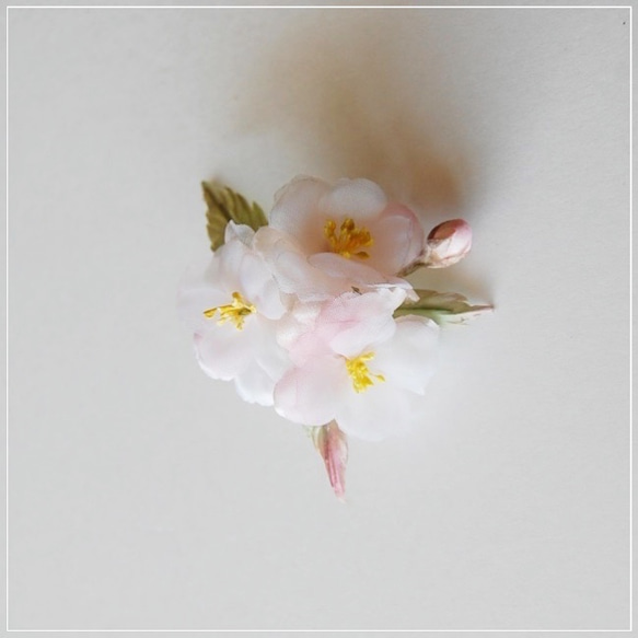 桜のコサージュ(本絹シルク使用） 4枚目の画像