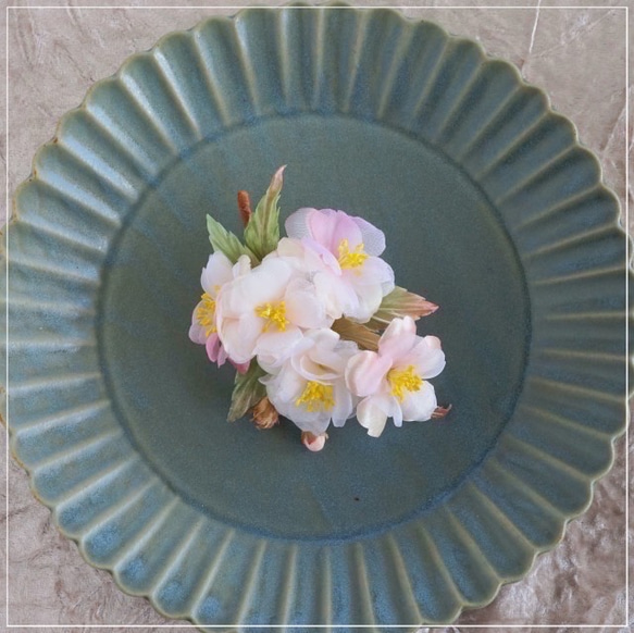 布花 桜のコサージュ(本絹シルク使用） 3枚目の画像