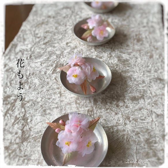 手染めの布花　桜のコサージュ(本絹シルク使用） 3枚目の画像