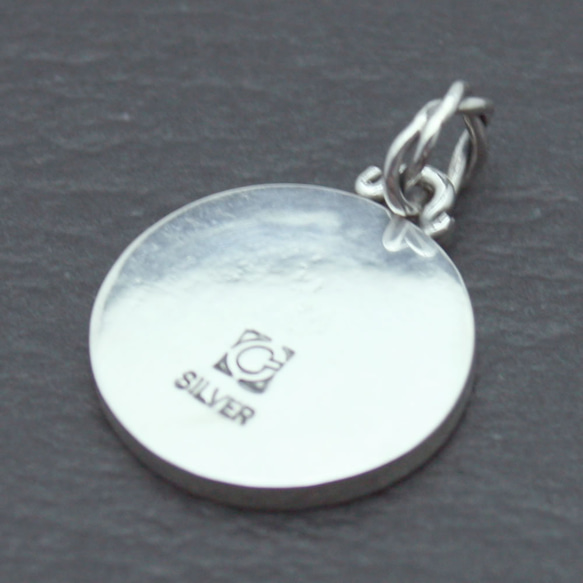 LOVE MINI COIN PENDANT　ペアで着けれるシルバーのペンダント 3枚目の画像