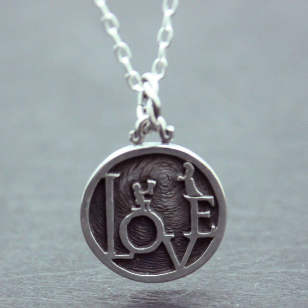 LOVE MINI COIN PENDANT　ペアで着けれるシルバーのペンダント