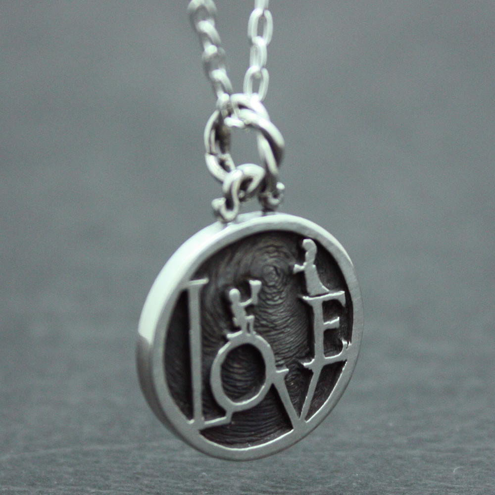 LOVE MINI COIN PENDANT　ペアで着けれるシルバーのペンダント