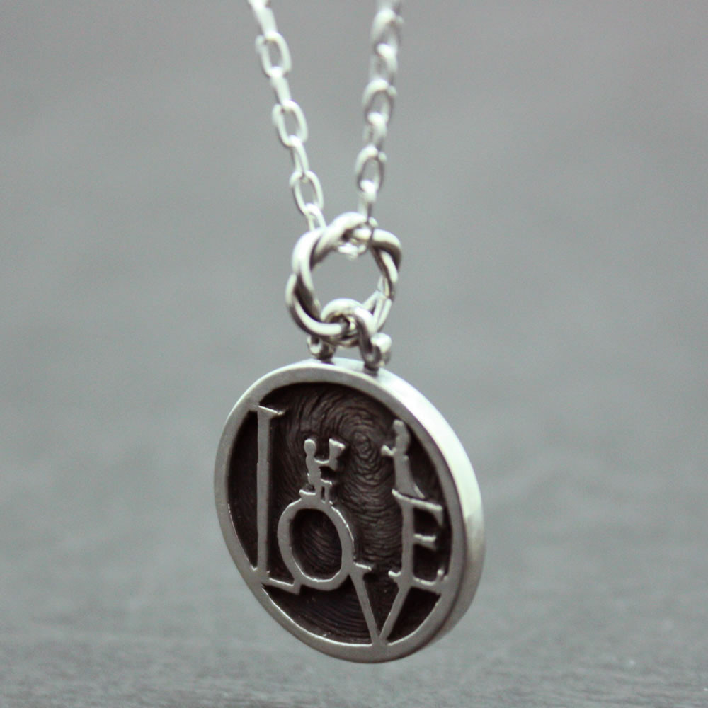LOVE MINI COIN PENDANT　ペアで着けれるシルバーのペンダント