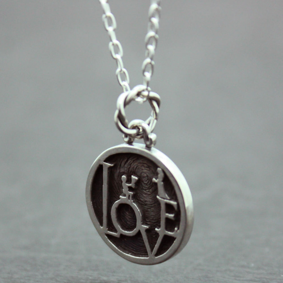 LOVE MINI COIN PENDANT　ペアで着けれるシルバーのペンダント 6枚目の画像