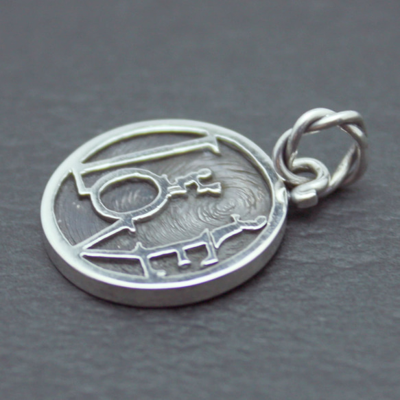 LOVE MINI COIN PENDANT　ペアで着けれるシルバーのペンダント 9枚目の画像