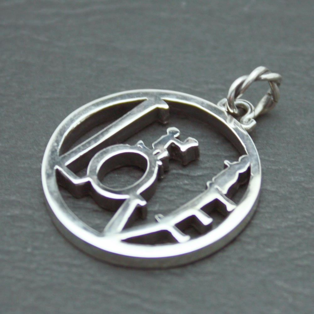 LOVE COIN PENDANT　ペアで着けれるシルバーのペンダント