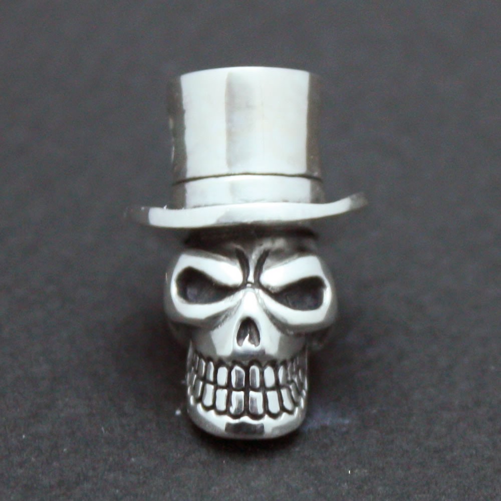 髑髏にシルクハットをかぶせたシルバーペンダント「SILKHAT SKULL」