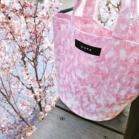 “櫻花花瓣圖案”圓底帆布手提袋 第3張的照片