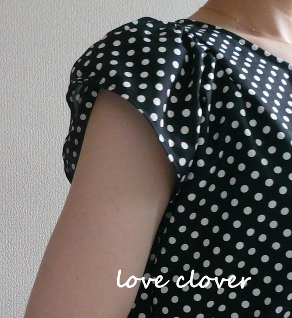 Flare sleeve blouse　　Black White Dot・・ 1枚目の画像