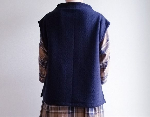 新作<creema限定>Bottle neck no osumashi vest aranami navy 2枚目の画像