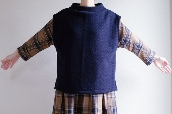 新作<creema限定>Bottle neck no osumashi vest aranami navy 4枚目の画像