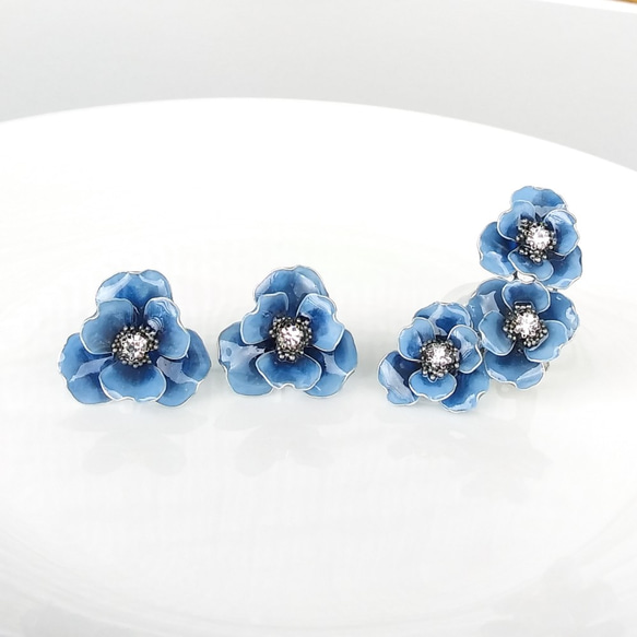 blue rose アンティークブルー のお花　【両耳】ピアス・イヤリング（直径20mm）＆ 【片耳】イヤーカフ 1枚目の画像