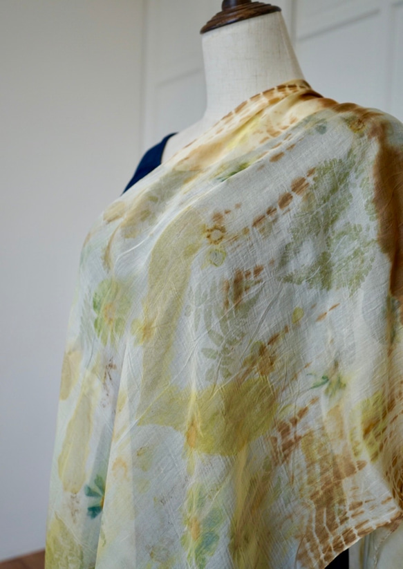 シダとフラワーシースティ天然染料工場印刷と染色100％純粋なシルクスカーフ 2枚目の画像