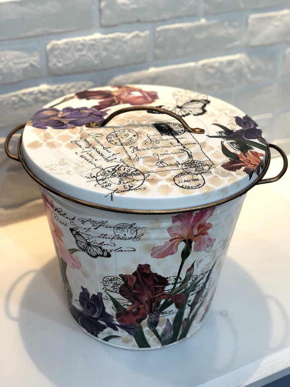 Decoupage 花語蝶- 圓形拼貼置物桶、蝶古巴特置物箱.洗衣收納箱.. 第4張的照片