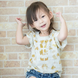 子供用Tシャツ（M） - オニオンスキンプラントの印刷と染色、コットンTシャツ。 1枚目の画像