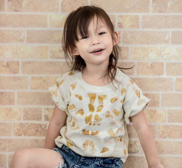 幼兒T恤 (M) -洋蔥皮植物印染 .純棉T-Shirt .可接受公司行號團體少量客製。 第3張的照片
