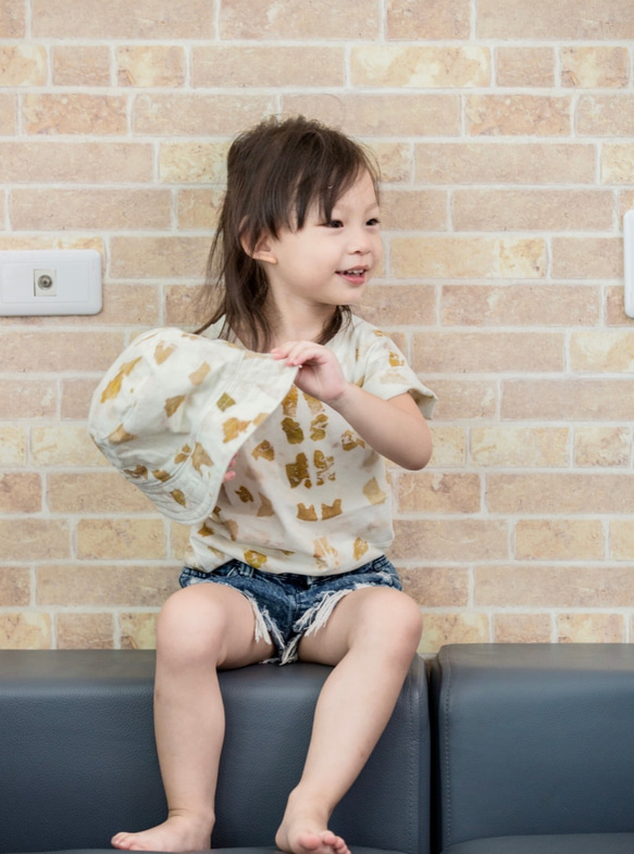 子供用Tシャツ（M） - オニオンスキンプラントの印刷と染色、コットンTシャツ。 4枚目の画像