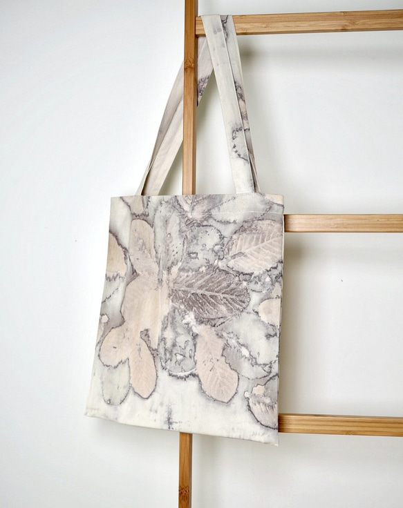 芭樂葉-2 Eco print~ 花葉移印染.tote bag 環保袋.植物印染購物袋 第1張的照片