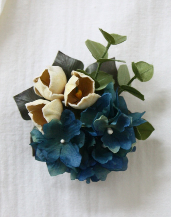 ブルーのアジサイ･ユーカリ･小花の3way布花コサージュ　＃C-3 1枚目の画像