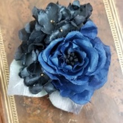 濃紺のバラと黒い小花たちの3way布花コサージュ　＃C-8 3枚目の画像