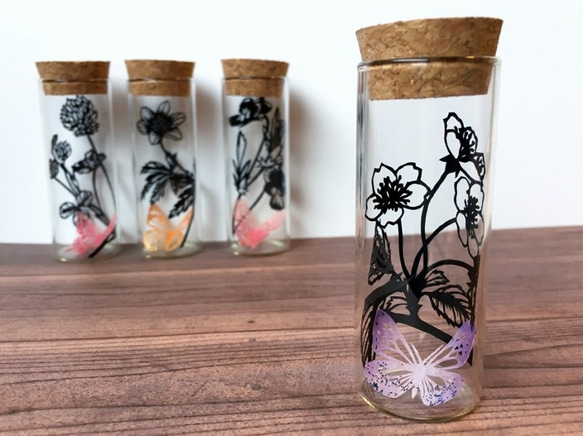 小瓶切り絵：「植物標本」シリーズ　～サクラと蝶～ 2枚目の画像