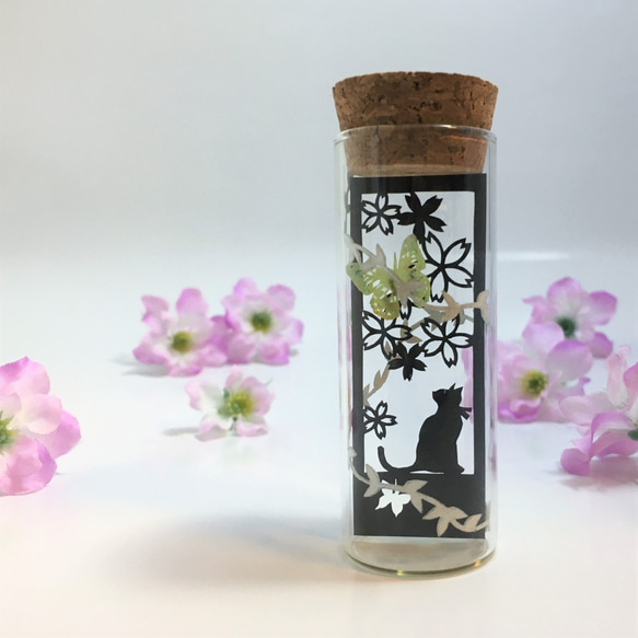 小瓶切り絵：「花の季節に」　～ネコ×サクラ(A)～ 3枚目の画像