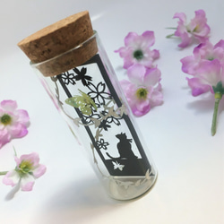 小瓶切り絵：「花の季節に」　～ネコ×サクラ(A)～ 5枚目の画像
