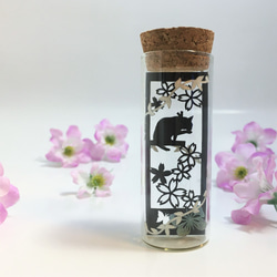 小瓶切り絵：「花の季節に」　～ネコ×サクラ(C)～ 3枚目の画像