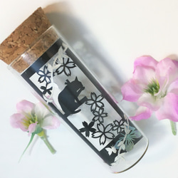 小瓶切り絵：「花の季節に」　～ネコ×サクラ(C)～ 4枚目の画像