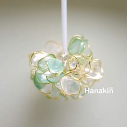 Hanakin花金 花球 綠x白 手作飾品耳環（單顆） 第2張的照片