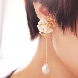 Hanakin花金 線絲編織冬花 白 手作飾品耳環（單顆） 第4張的照片