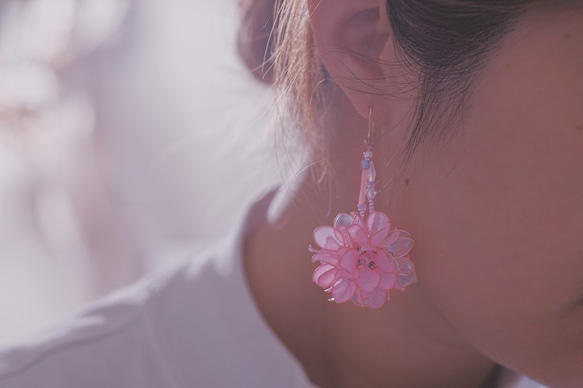櫻花花球 手作飾品耳環（一對） 第7張的照片