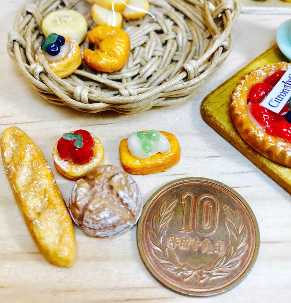 ドールハウス  ミニチュア パン・焼き菓子のセット 3枚目の画像