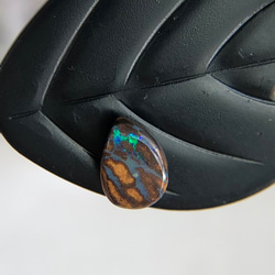 天然ボルダーオパール14kgf片耳ピアス☆オーストラリア・Yowah産原石から磨いた１点もの！ 1枚目の画像